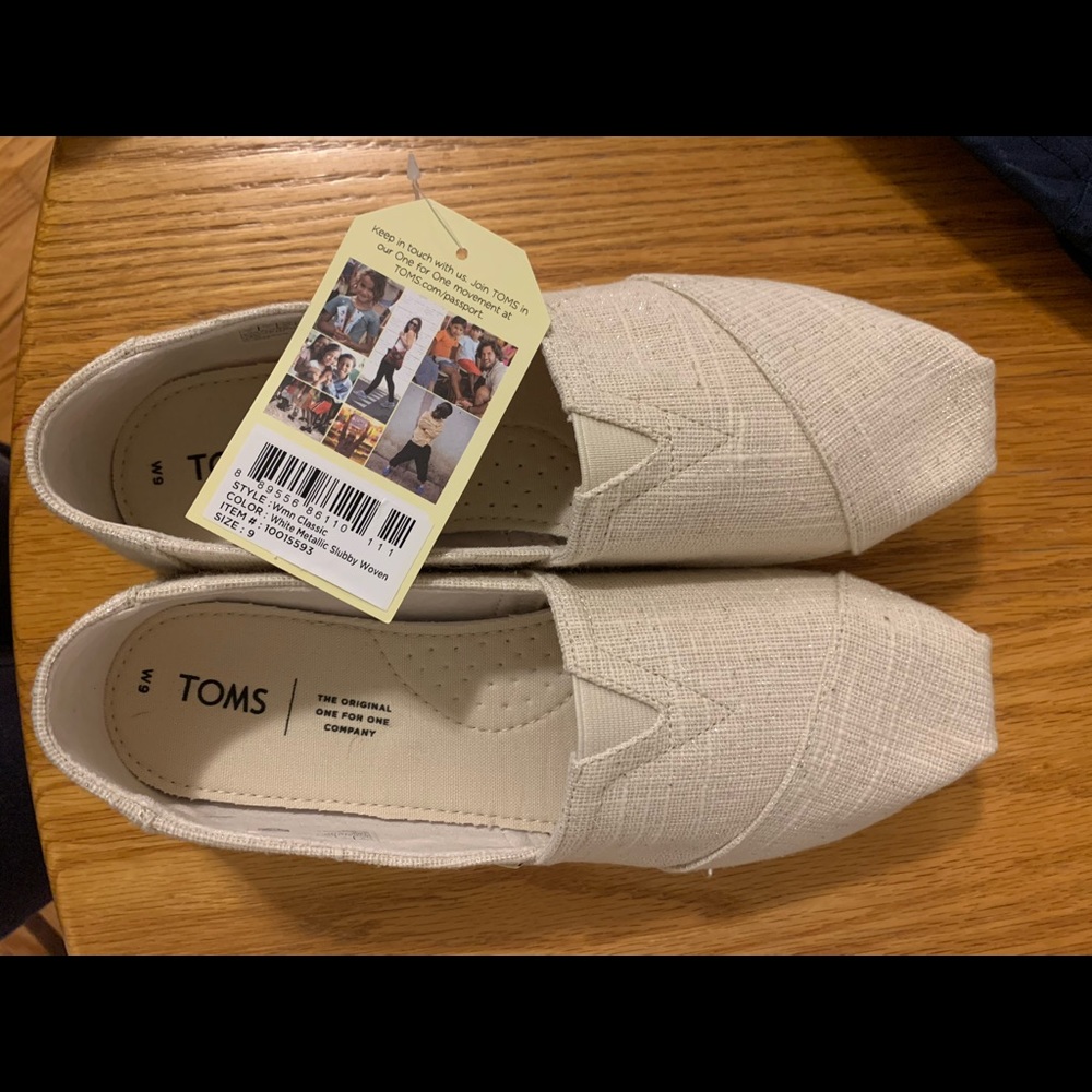Brand new classic Toms